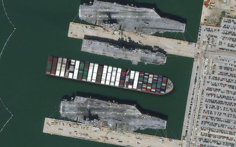 堵住苏伊士运河的货轮多大？和美俄英三国航母摆在一起比一比